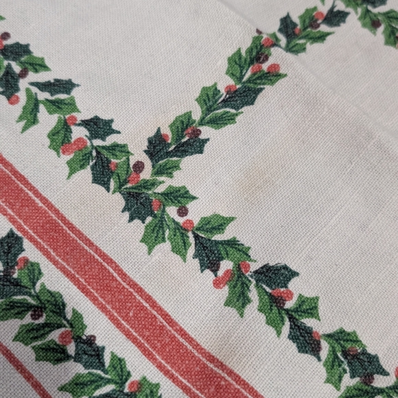 Festive Red and Green Tablecloth - Picture 8 of 12